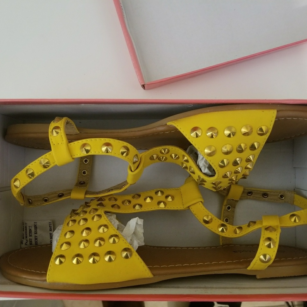 Mustsrd Top Moda Spiked Sandal